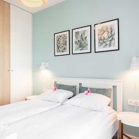 Apartment Walonska With Free Parking Wroclaw By Noclegi Renters Bagian luar foto