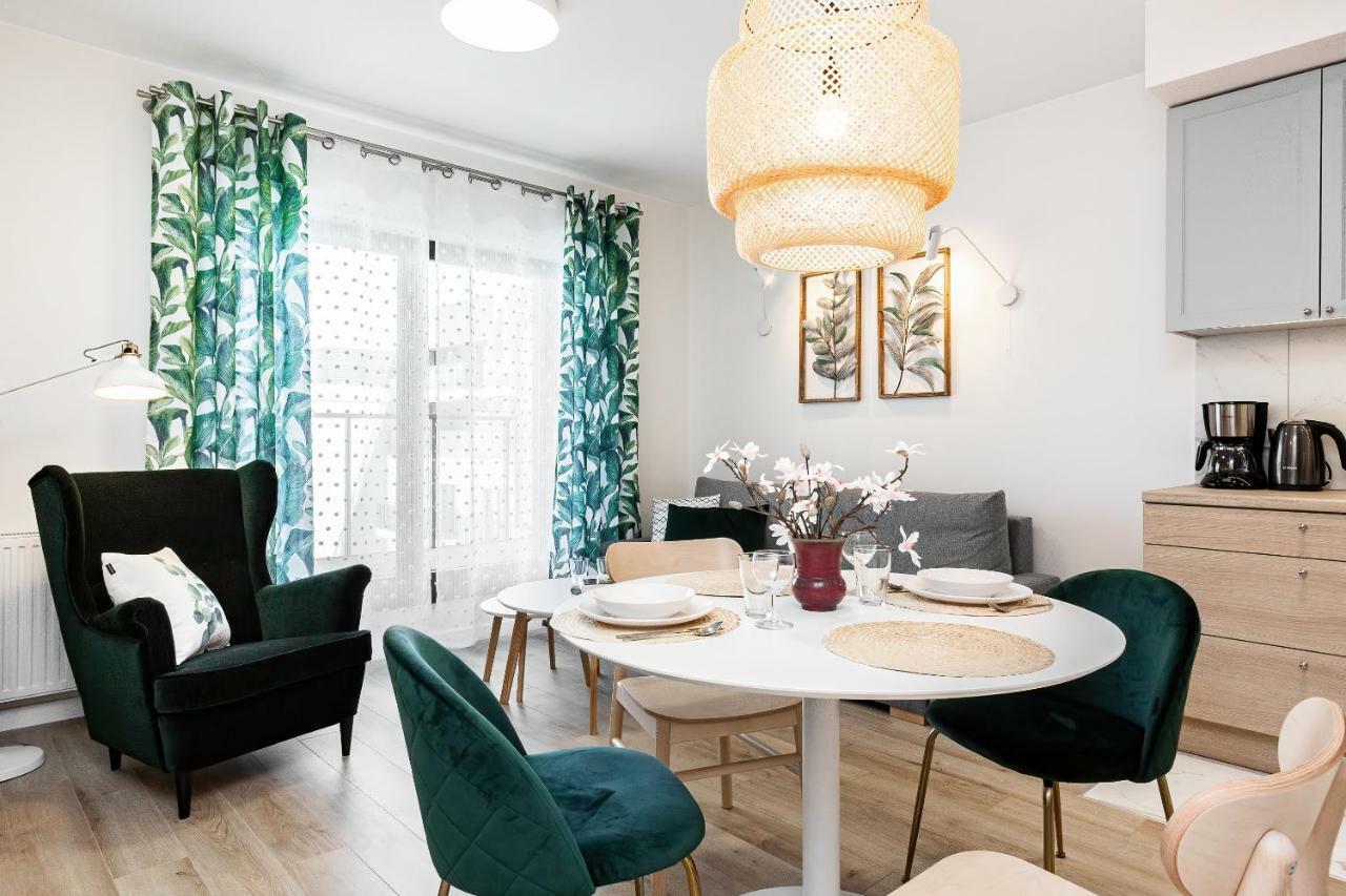 Apartment Walonska With Free Parking Wroclaw By Noclegi Renters Bagian luar foto