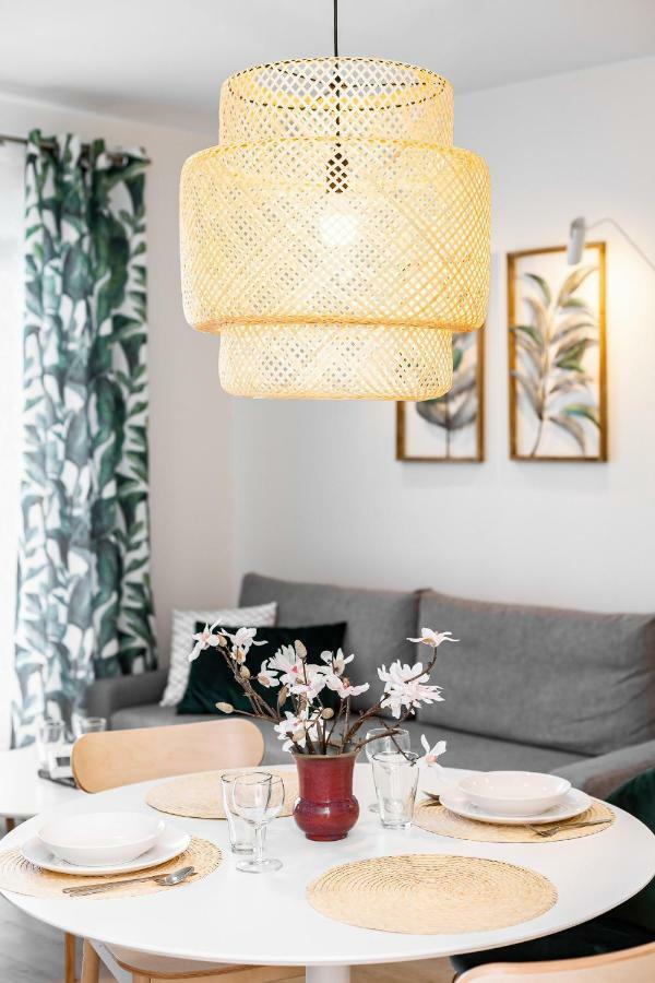 Apartment Walonska With Free Parking Wroclaw By Noclegi Renters Bagian luar foto