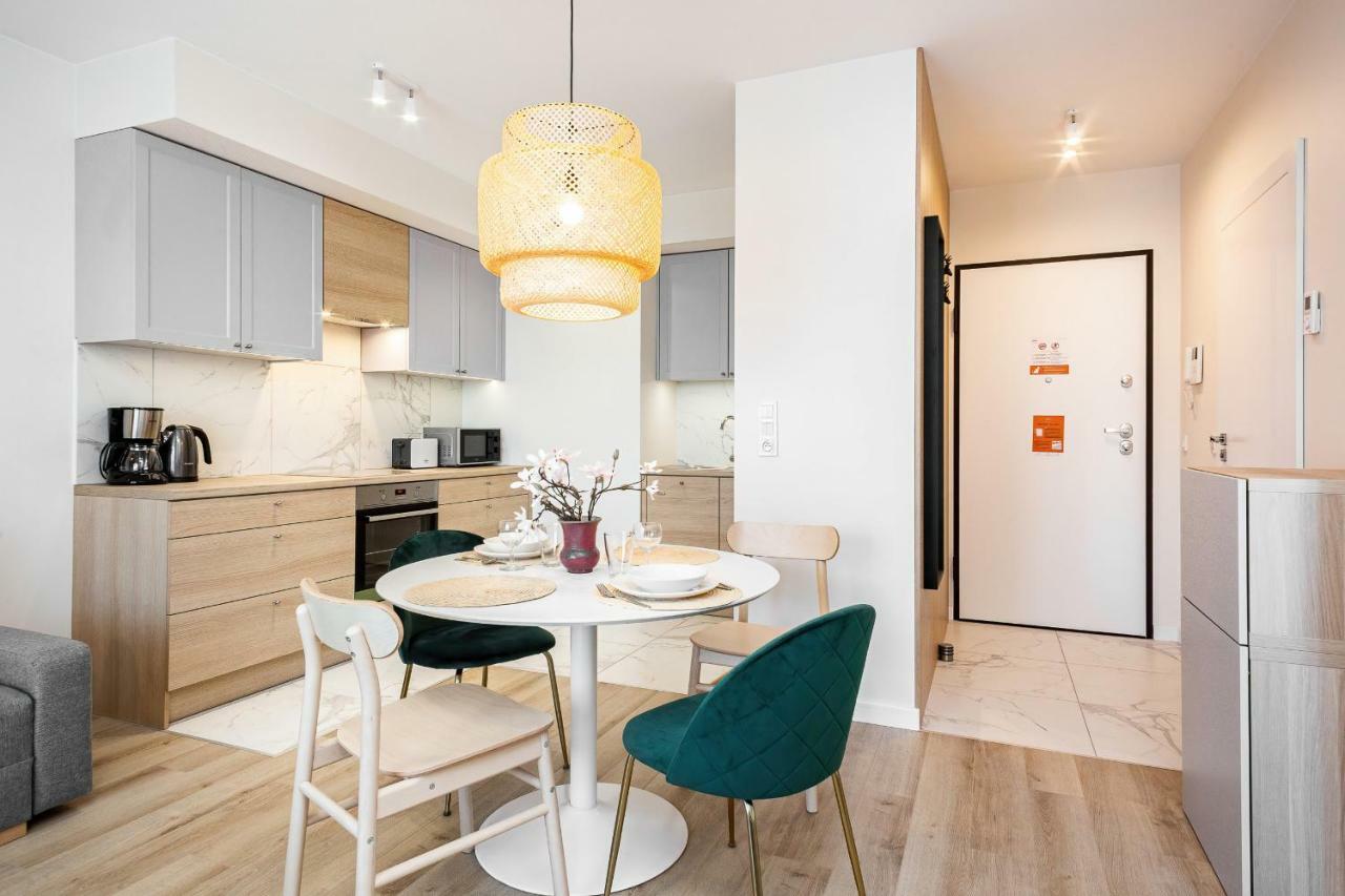 Apartment Walonska With Free Parking Wroclaw By Noclegi Renters Bagian luar foto