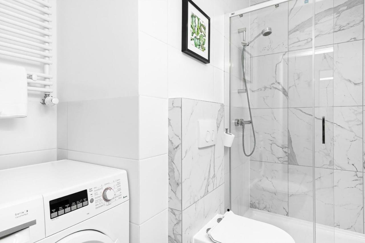 Apartment Walonska With Free Parking Wroclaw By Noclegi Renters Bagian luar foto