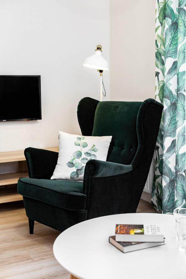 Apartment Walonska With Free Parking Wroclaw By Noclegi Renters Bagian luar foto