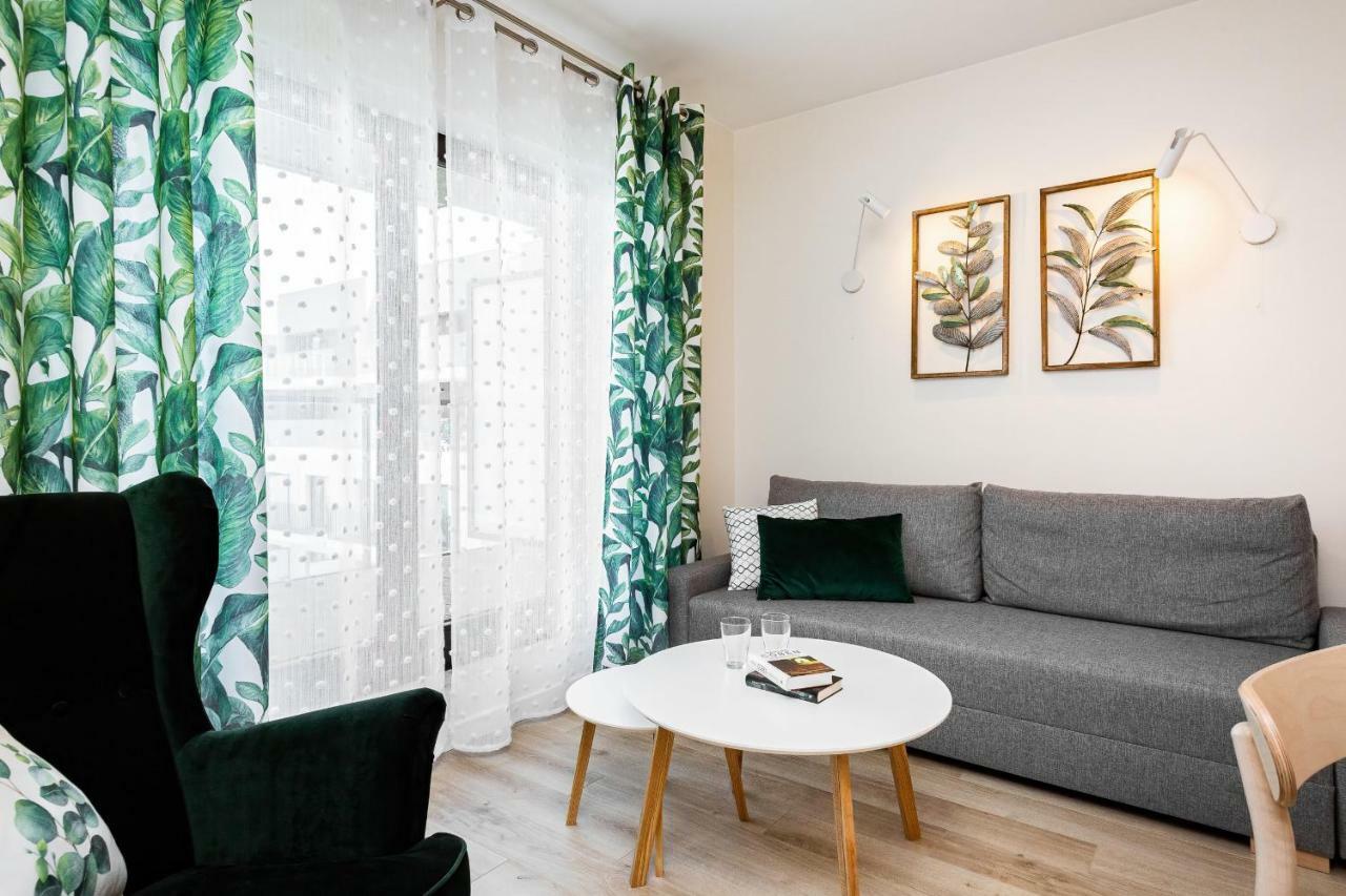 Apartment Walonska With Free Parking Wroclaw By Noclegi Renters Bagian luar foto