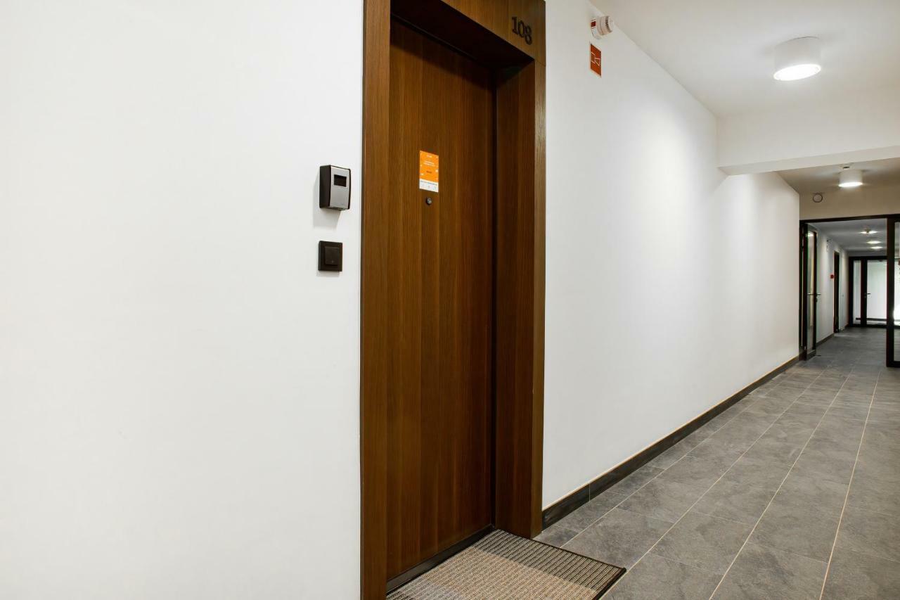 Apartment Walonska With Free Parking Wroclaw By Noclegi Renters Bagian luar foto