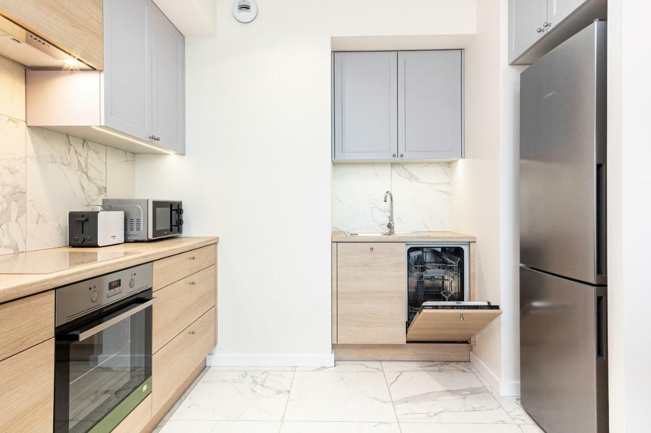 Apartment Walonska With Free Parking Wroclaw By Noclegi Renters Bagian luar foto