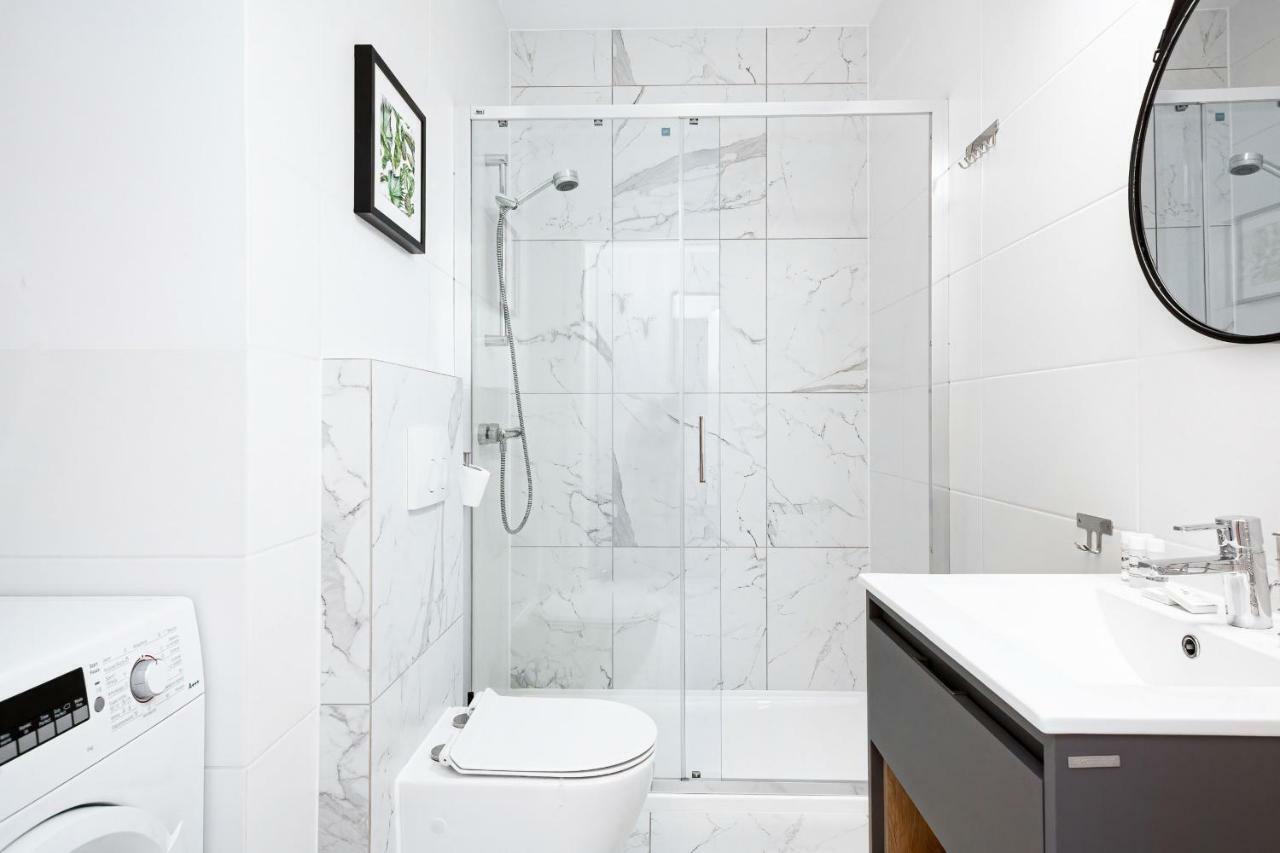 Apartment Walonska With Free Parking Wroclaw By Noclegi Renters Bagian luar foto